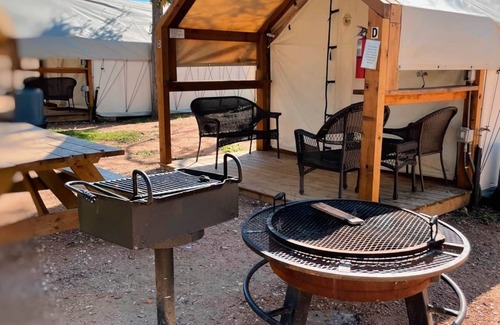Prairie Lea Cabin | #19 Son's River Ranch - Glamping Cabin w/2 Queen Beds
