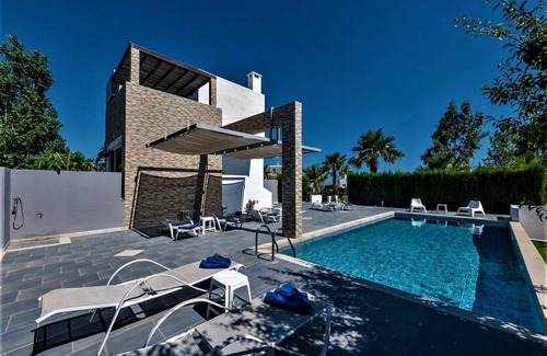 Zipari House | 190 m² House ∙ 4 bedrooms ∙ 10 guests