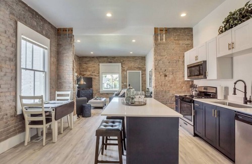 Downtown Salt Lake City Apartment | ★☆1906 APT | Designer Gem ? | Parking | Fast WiFi