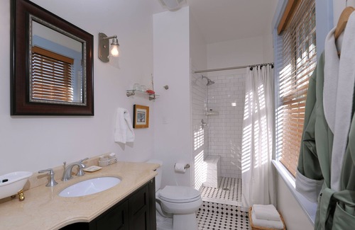 Coronado Bed & Breakfast | 1906 Lodge