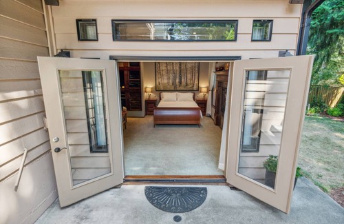 Federal Way House | 191 m² House ∙ 4 bedrooms ∙ 7 guests