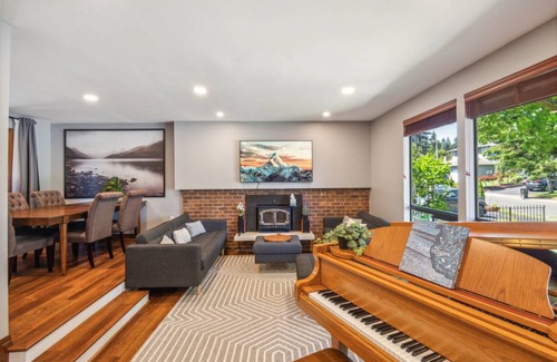 Federal Way House | 191 m² House ∙ 4 bedrooms ∙ 7 guests
