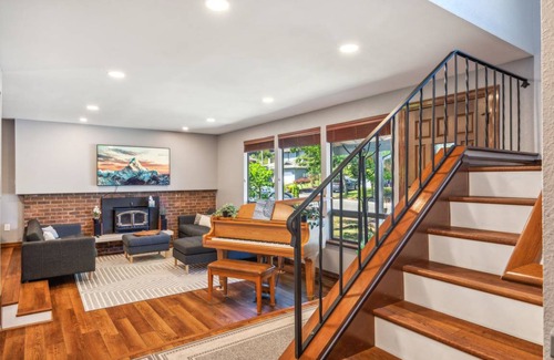 Federal Way House | 191 m² House ∙ 4 bedrooms ∙ 7 guests