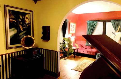 Lafayette House | 1920's themed historic house