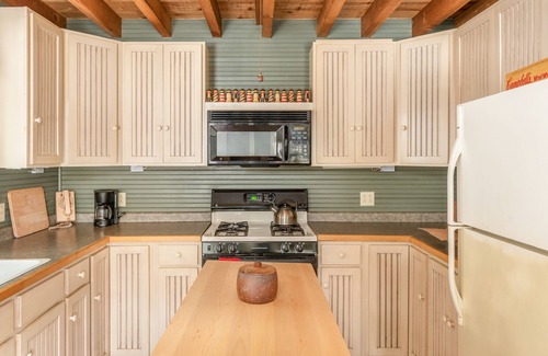 Camden Cabin | 1920’s Cozy Cabin on Megunticook Lake