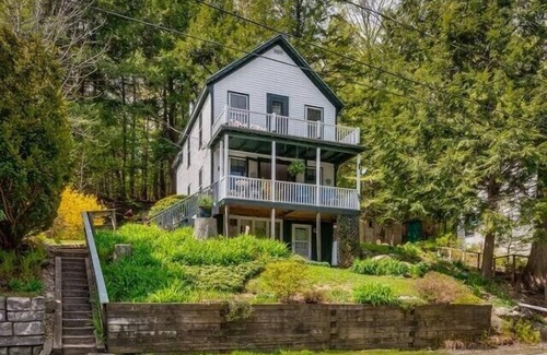 Camden Cabin | 1920’s Cozy Cabin on Megunticook Lake