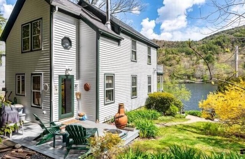 Camden Cabin | 1920’s Cozy Cabin on Megunticook Lake
