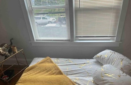 Downtown Baltimore House | 1924 Renovated Colonial Apt.