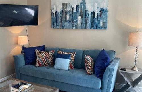 Beacon Hill House | 1925 NEW Charming Fr Bungalow by Riverwalk