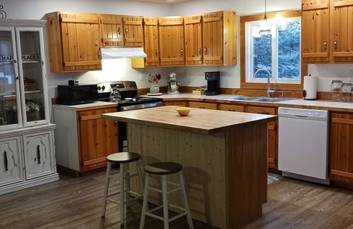 Custer House | 1930 Farmhouse on 5 Private Acres, Adjacent to Forest Service Land