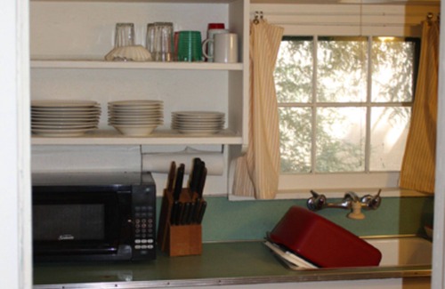 Clearlake Cabin | 1930's Rustic Studio Cabin on a Private Estate, Sleeps 2