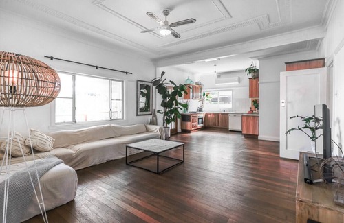 Mylestom House | 1932-beachside timber home