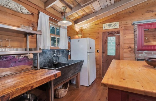 Eastham Cottage | 1940s Cottage Stunner Large Studio w/loft feel dog friendly