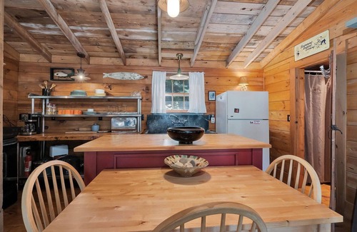 Eastham Cottage | 1940s Cottage Stunner Large Studio w/loft feel dog friendly
