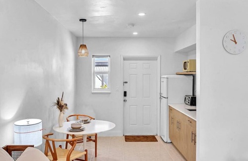 Parkside House | 1941 #5 · Delightful Apartment downtown !