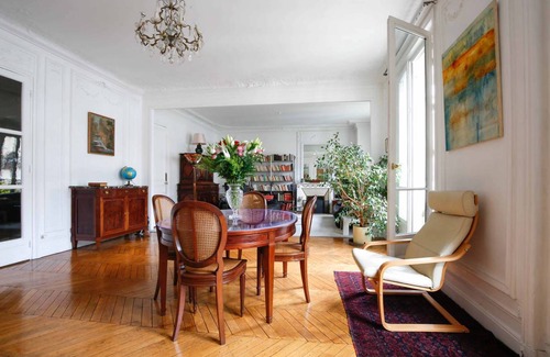Quartier de l'Ecole-Militaire Apartment | 195 m² Apartment ∙ 4 bedrooms ∙ 6 guests