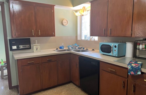 Alvin House | 1960's Time Capsule, 4 bedrooms, 6 beds