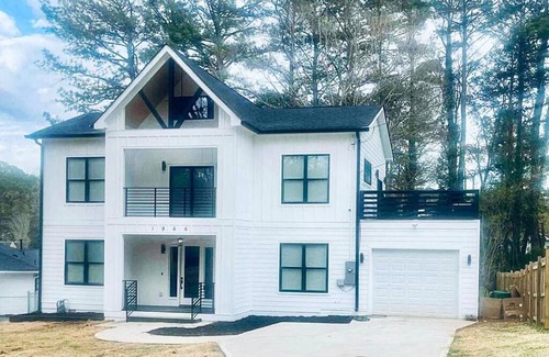 Candler-McAfee House | 1966-Huge 4BR w/Rooftop Veranda