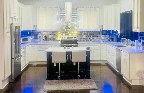 Candler-McAfee House | 1966-Huge 4BR w/Rooftop Veranda