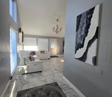 Clodine House | 1976HoustonGem Luminous PvTPool & HotTub DT20mins for LRG Families 6Beds 2Bath