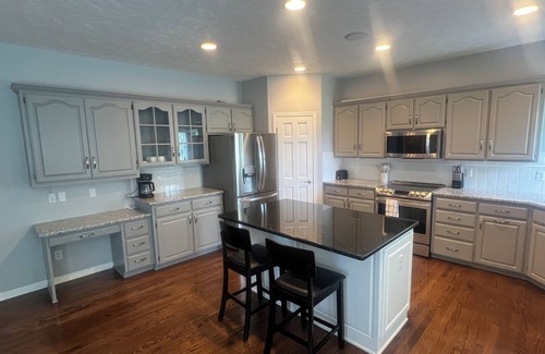 Omaha House | 199 a night for Labor Day Weekend! Walk to Tiburon Golf!