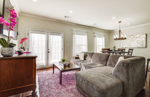 Grand Prairie House | 199 m² House ∙ 4 bedrooms ∙ 10 guests