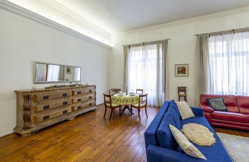 Erzsebetvaros Apartment | 19th Centruy ArtDeco Central Suit