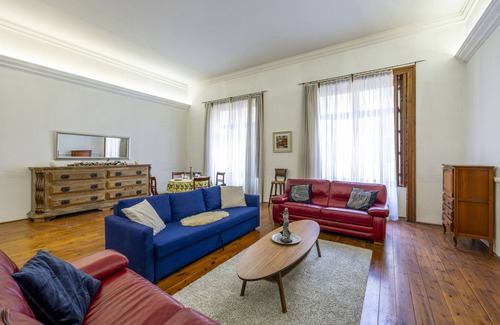 Erzsebetvaros Apartment | 19th Centruy ArtDeco Central Suit