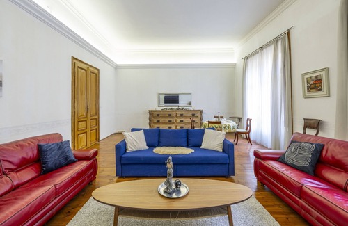 Erzsebetvaros Apartment | 19th Centruy ArtDeco Central Suit