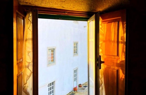 Vila Ruiva Cottage | 19th Centry Farmhouse Getaway - Sleep 12-14 W/pool