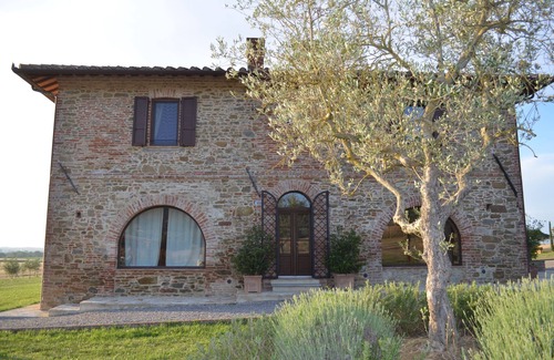 Panicale Apartment | 19th century stone villa with private pool and garden/6 sleeps/pet friendly
