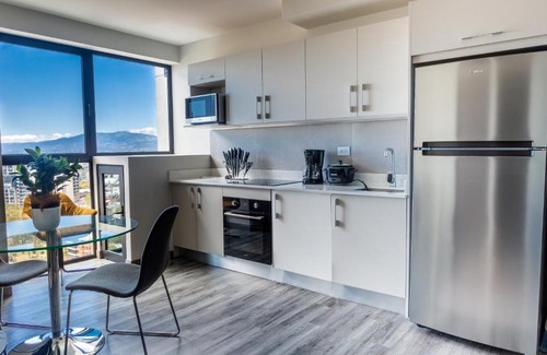 Rohrmoser Apartment | 19th Floor & Rooftop City View