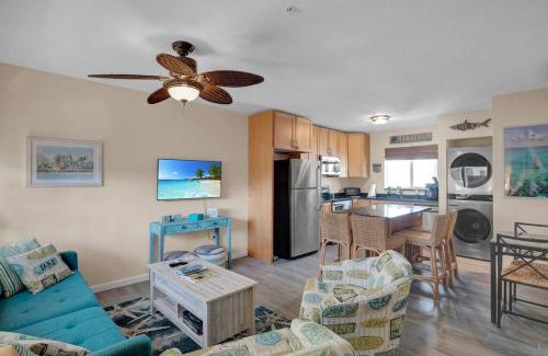 Marathon House | 1B 2Ba Seaside Getaway Pool Oceanside