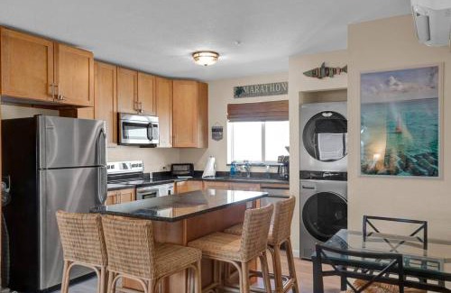 Marathon House | 1B 2Ba Seaside Getaway Pool Oceanside