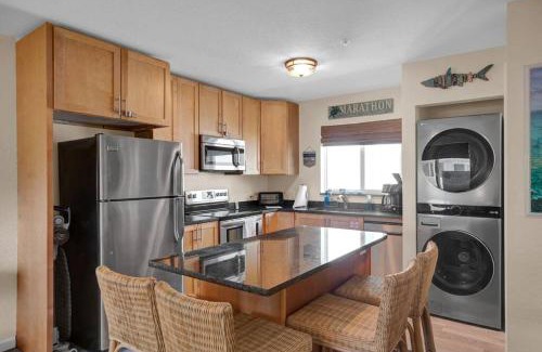 Marathon House | 1B 2Ba Seaside Getaway Pool Oceanside