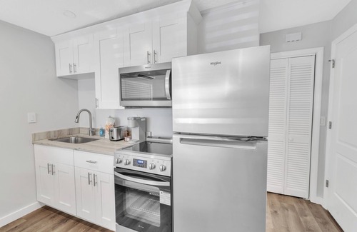Safety Harbor Cottage | 1B Newly Renovated Studio at Coastal Cottages
