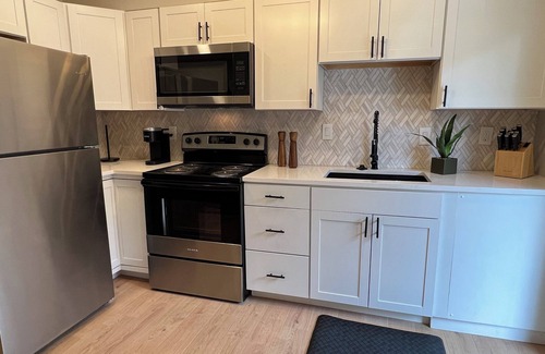Evergreen Apartment | 1bd/1ba Quiet, gated private parking, 1st floor