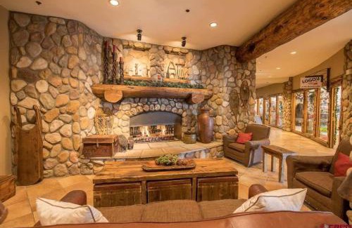 Crested Butte House | 1bd 274 Perfect Location with Pool and Hot Tub