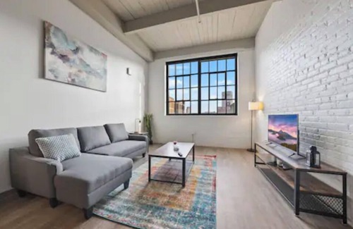 Downtown Cleveland Bed & Breakfast | 1bd industrial apt in DT Cleveland