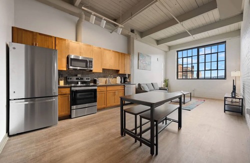 Downtown Cleveland Bed & Breakfast | 1bd industrial apt in DT Cleveland