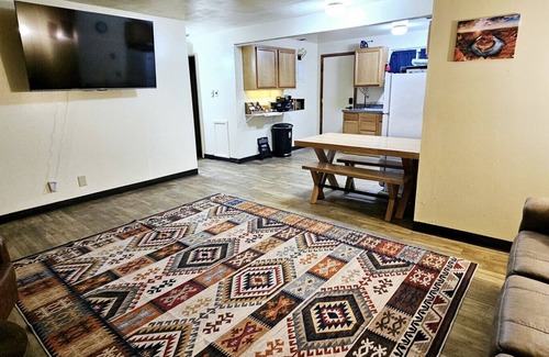 Page Condo | 1Bd, King, Brkfst, Large TVs, W/D, Sleeps 4, BBQ