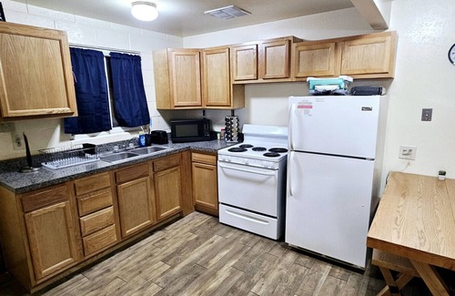 Page Condo | 1Bd, King, Brkfst, Large TVs, W/D, Sleeps 4, BBQ