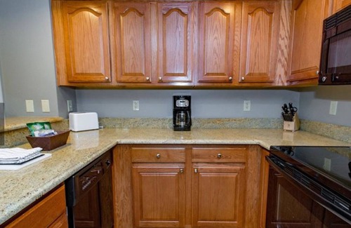 Las Vegas Condo | 1BD/Vegas - Bar, Pools, Hot Tubs, & Theater!