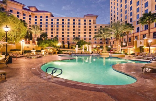 Las Vegas Condo | 1BD/Vegas - Bar, Pools, Hot Tubs, & Theater!
