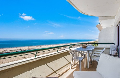 Vila Real Santo Antonio Apartment | 1BDR Apartment W/Beach View by LovelyStay
