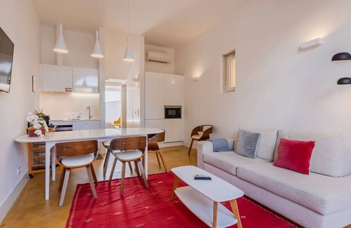 Santa Engracia Apartment | 1BDR Apartment w/Garden View by LovelyStay