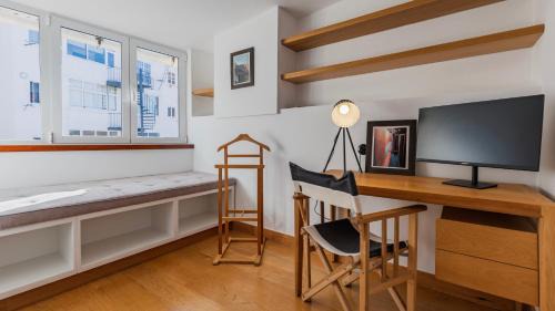 Merces Apartment | 1BDR Apartment with Terrace and View by LovelyStay