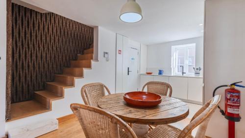 Merces Apartment | 1BDR Apartment with Terrace and View by LovelyStay