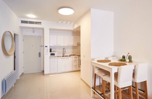 Mea She'arim Apartment | 1BDR Haneviim Street Brand New