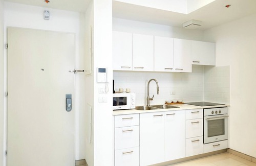 Mea She'arim Apartment | 1BDR Haneviim Street Brand New